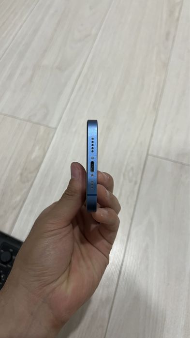 Продам Iphone 13