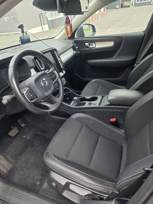 Vând VOLVO XC 40