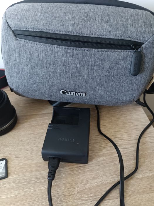 фотоапарат Canon EOS R100 Travel Kit