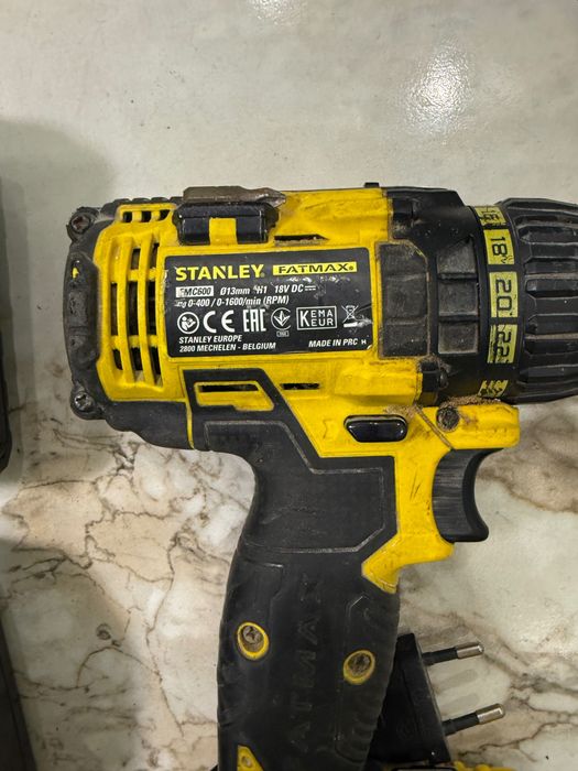 Stanley FatMax FMC600 18V – 2 батерии + зарядно Винтоверт бормашина
