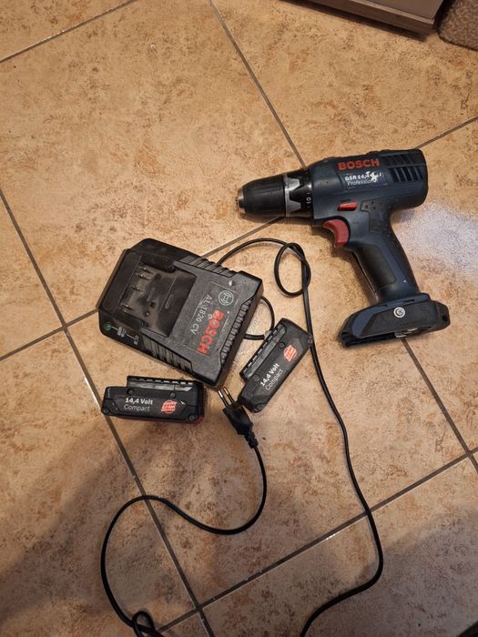 Bosch GSR 14.4 li 2 acumulatori incarcator