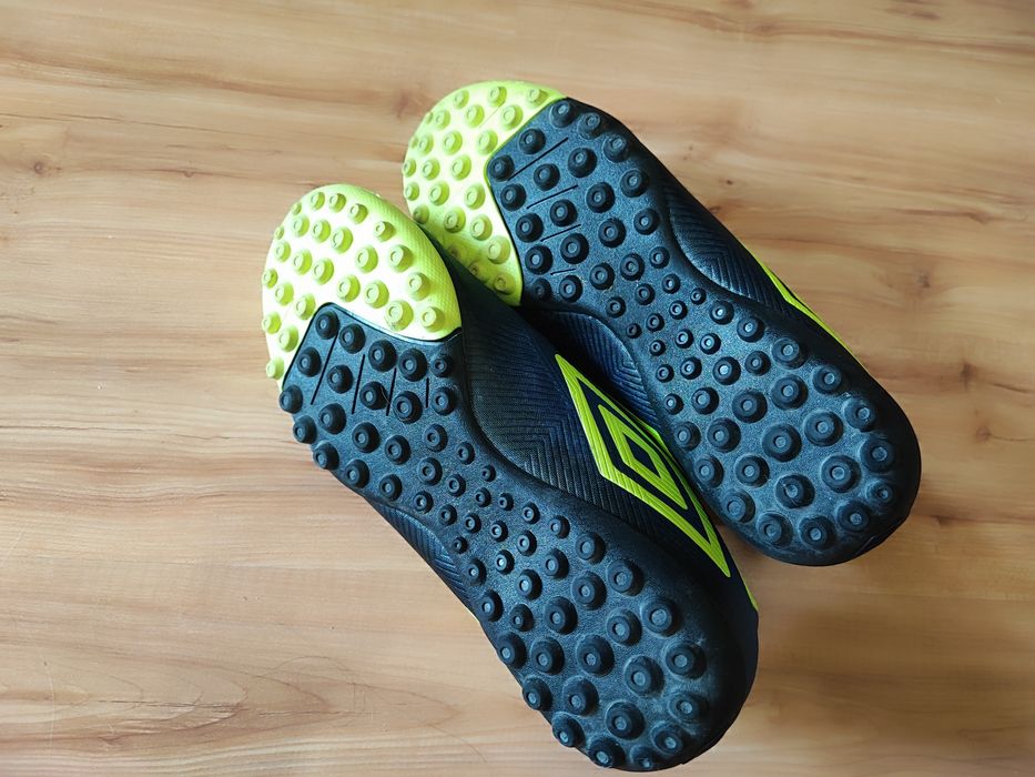 Продавам бутонки