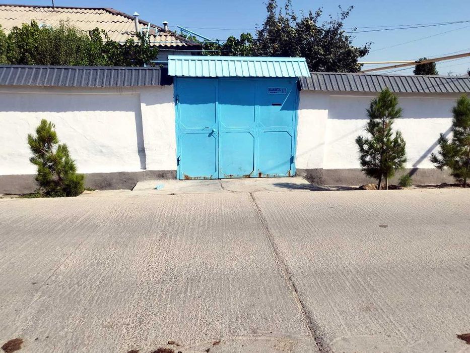 Продаётся дом в Янгиере.