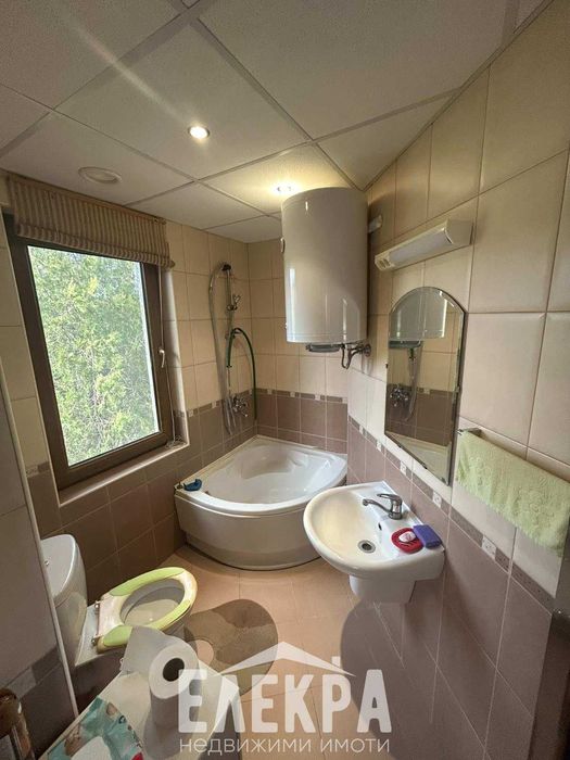 Продава се Къща в Варна, Център - 140 кв.м за 1191 €/кв.м - Снимка #4