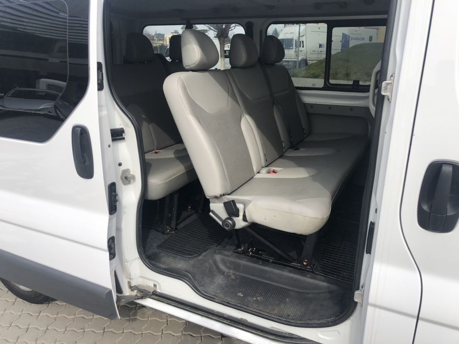 Inchiriere auto microbuze 8+1 locuri , transport persoane