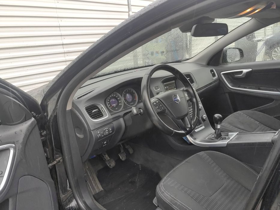 VOLVO S60 2011 — imagine 5