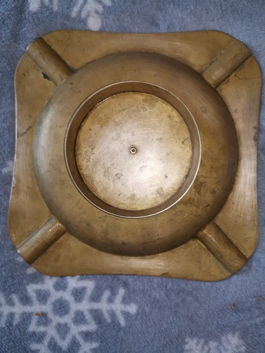 Стар месингов пепелник