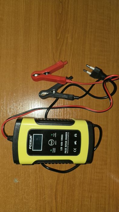 Incarcator pentru baterii auto