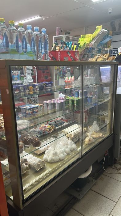 Продам витринный холодильник