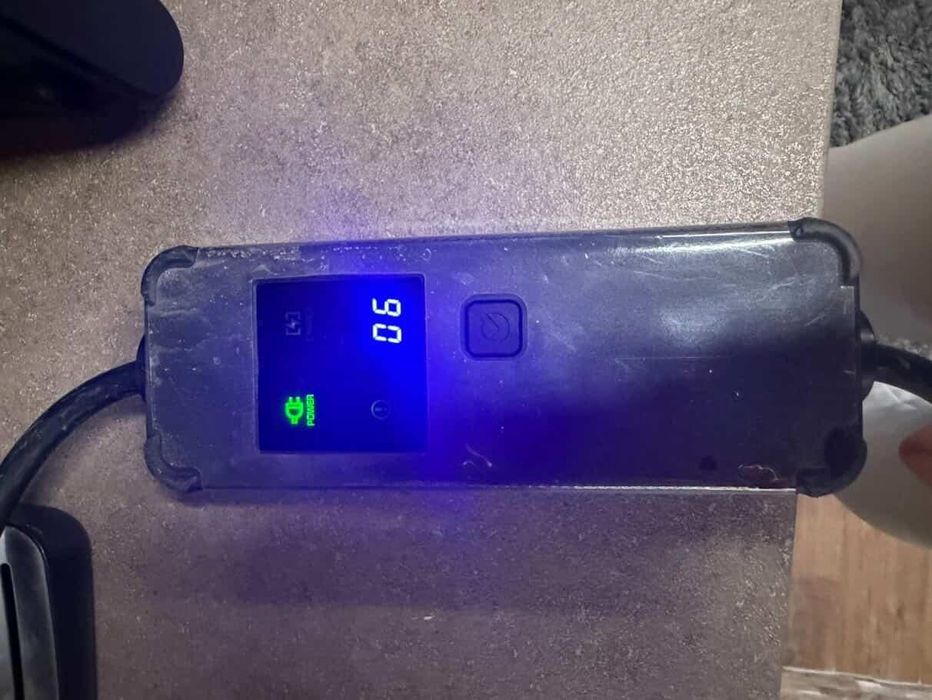 HYUNDAI    шуко 12А зарядно за електромобил