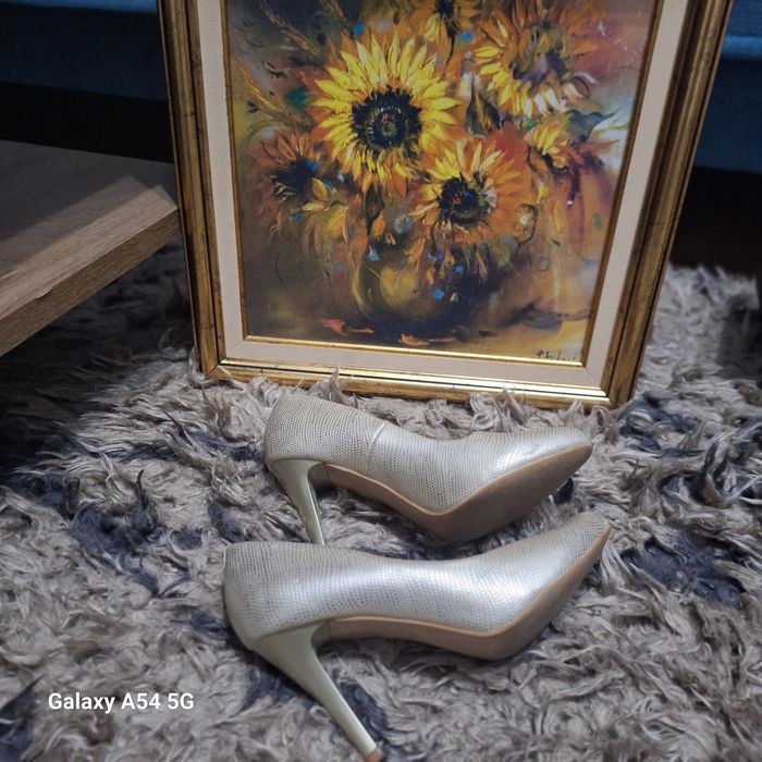 Дамски обувки в златисто