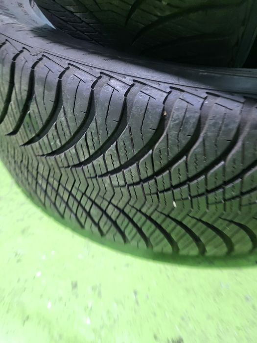 2 бр всесезонни 225/55/17 Goodyear