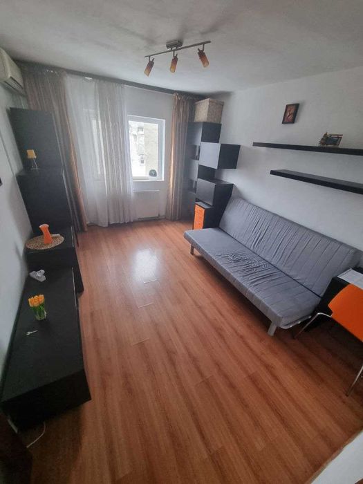 GRATIS: Canapea extensibilă / FREE: Sofa bed