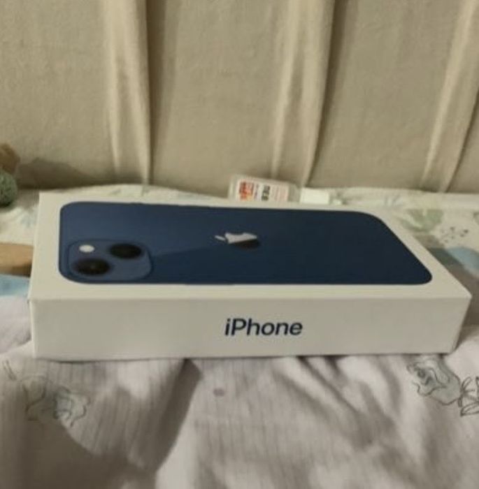 Продам Iphone 13