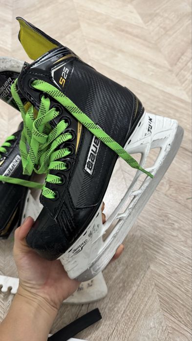 Коньки хоккейный