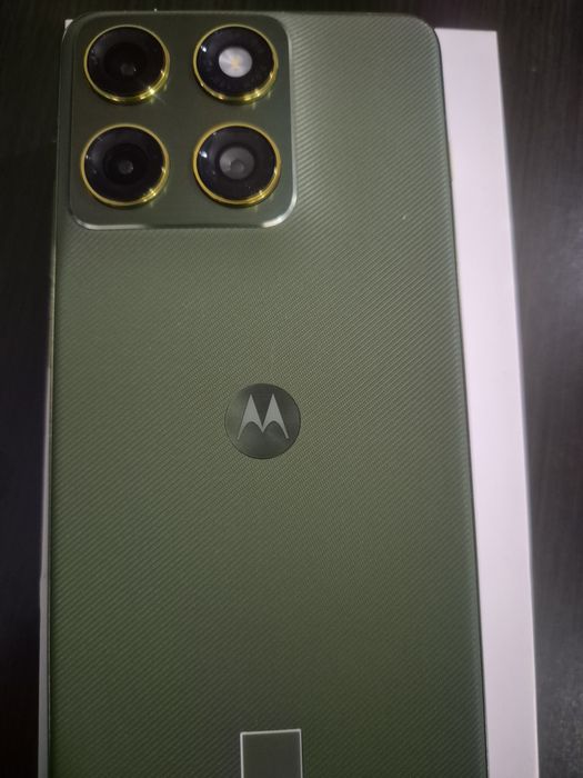 Моторола edge 70 green