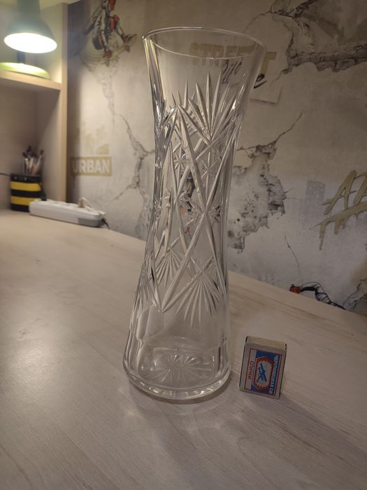 Продам хрустальные вазы.