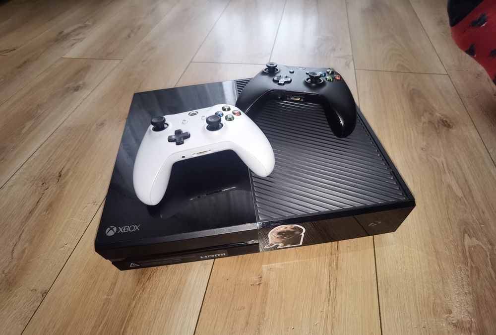 Xbox One 512GB 2 Controller