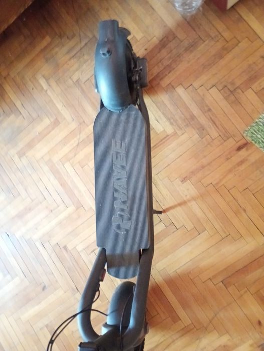 Vând trotineta navee i65 pentru piese specific este defectă !!!