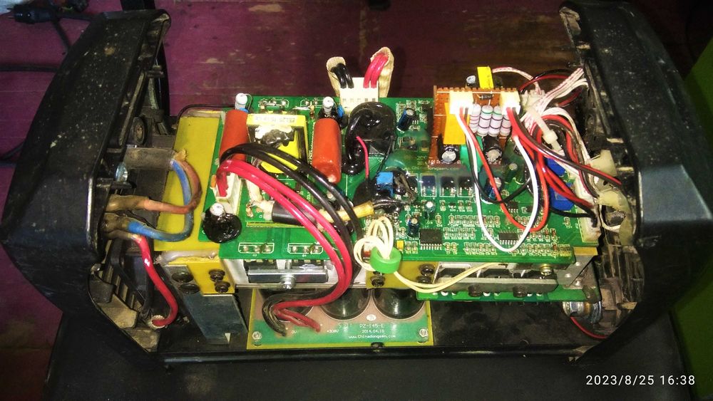 Продам Сварочный инвертор Рубин ZX7-280 3-этажка на 180 ампер