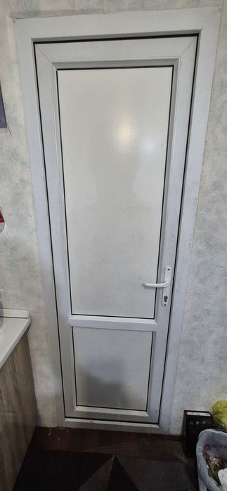 Продам б/у дверь межкомнатную.