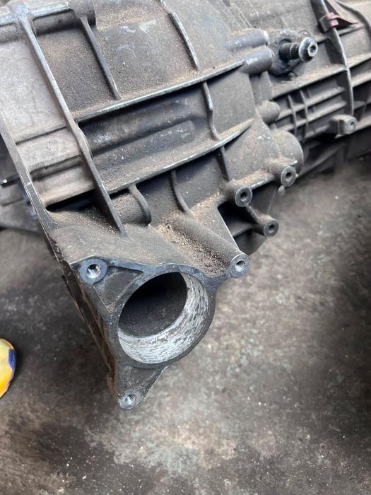 Продавам скоростна кутия Ауди А4 В8 2.0 TDI 
Ръчна 6 скорости
Цена: 300€