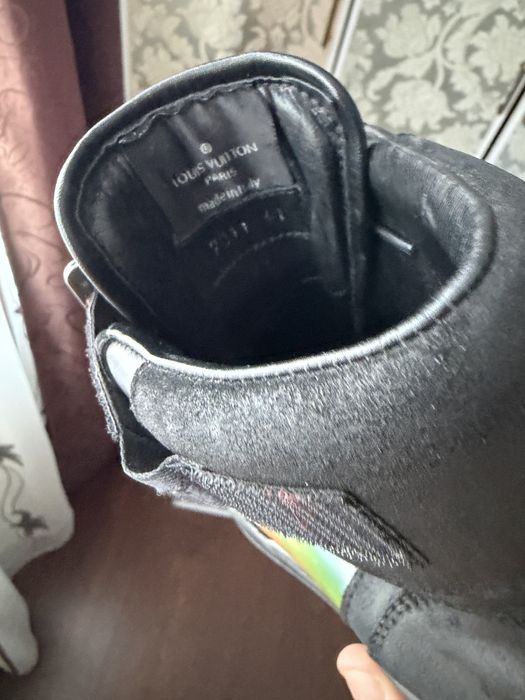 vând adidaşi Louis Vuitton