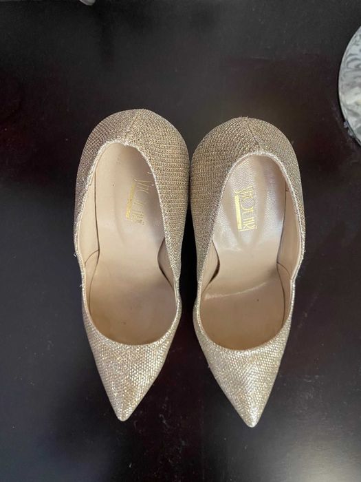 Pantofi dama (de seara) din piele -marimea 37, toc 10cm, culoare aurie