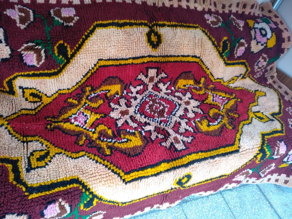 Вълнен ръчен китеник български килим