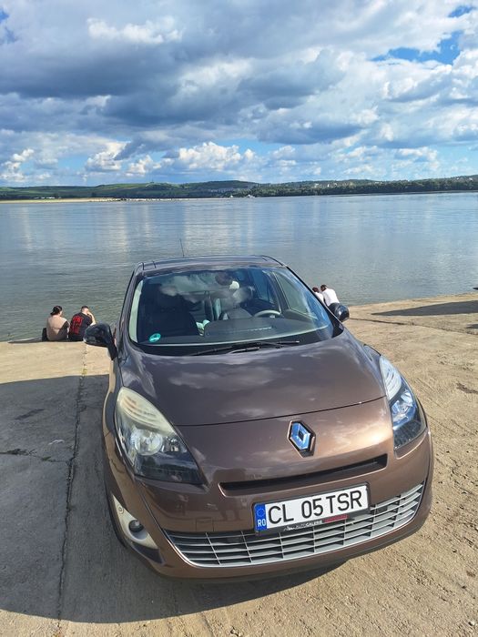 Vând Renault Grand Scenic Privilege Panoramic 1.6 Dci  130 CP 130.000 KM