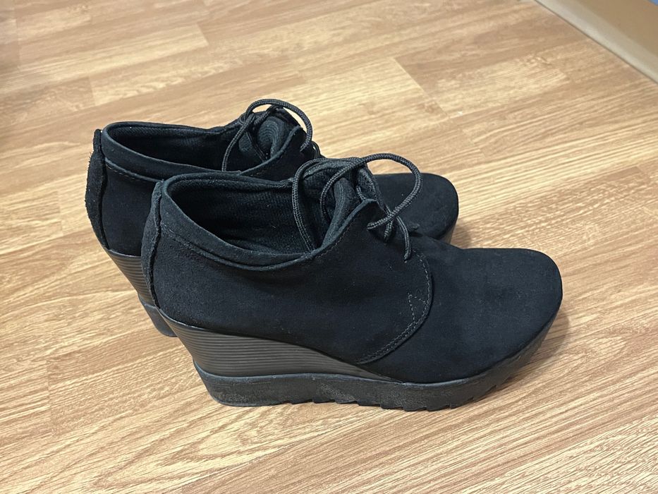 Дамски обувки на платформа