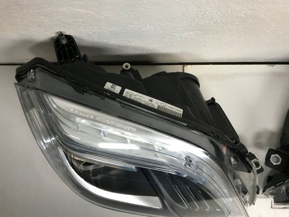 Mercedes Glk X204 W204 far stanga ils far dreapta bi xenon  facelift