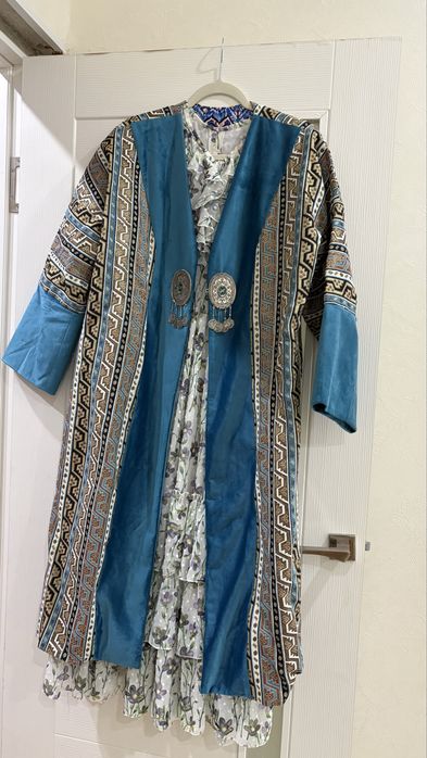 Бешпент, шапан сәукелесімен көйлегімен