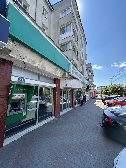 Vand spatiu comercial cu chiriasi banca Garanti