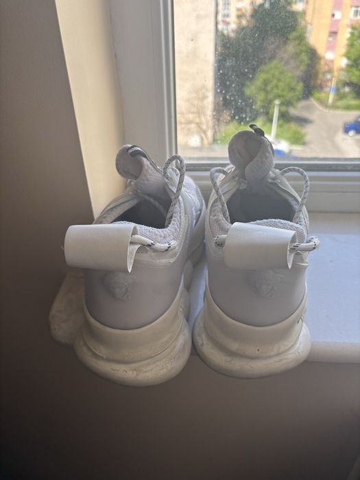 Versace chain reaction