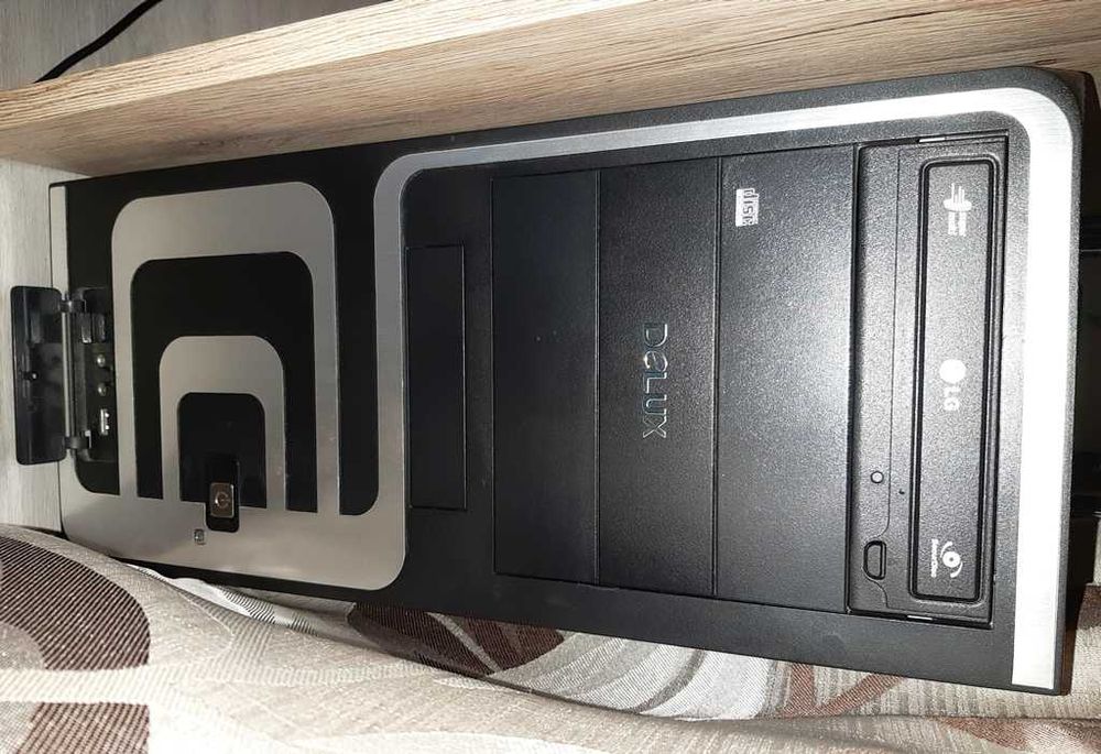 Настолен компютър + монитор 22'' + клавиетура и мишка