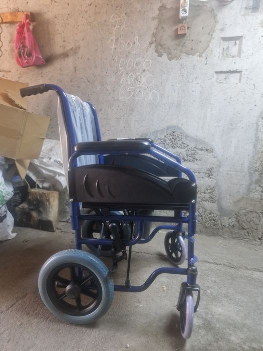Продам инвалидную коляску комнатную