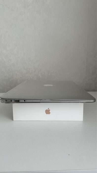 Продаю MacBook Air 13-inch(2015)