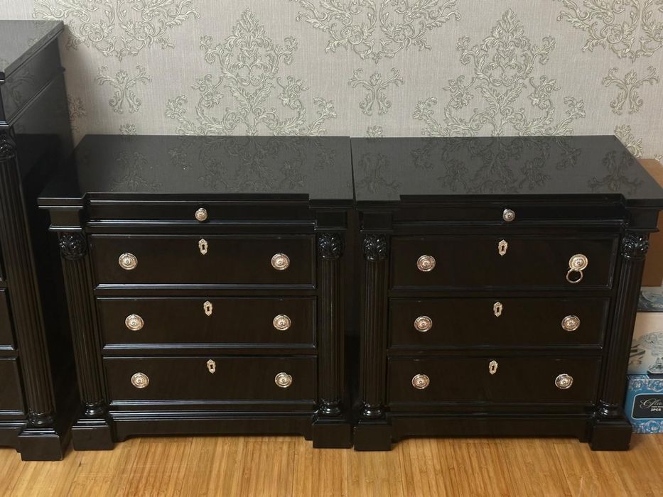 Мебель черная , качественная