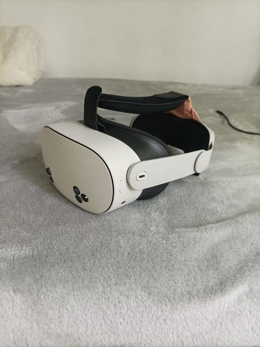 Oculus quest 3S + Кейс и Elite strap + калъфки за  контролерите с гаранция