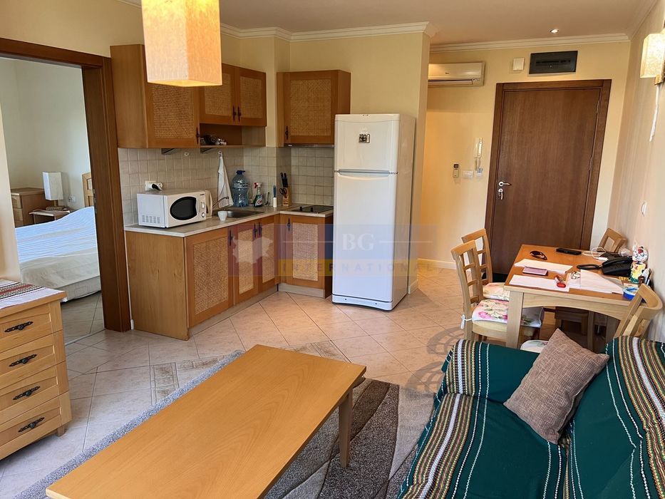 Продава се Тристаен апартамент в Созопол - 92 кв.м за 843 €/кв.м - Снимка #2
