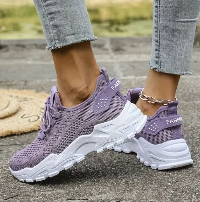 Распродажа женских кроссовок