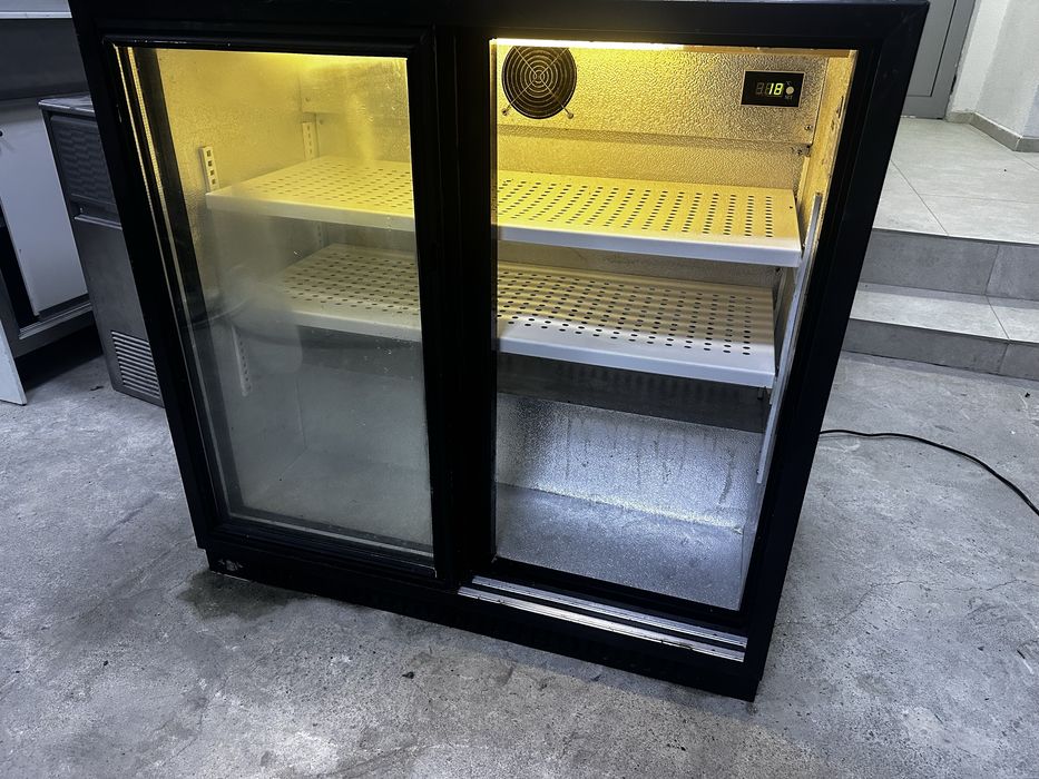 Подбарова хладилна витрина