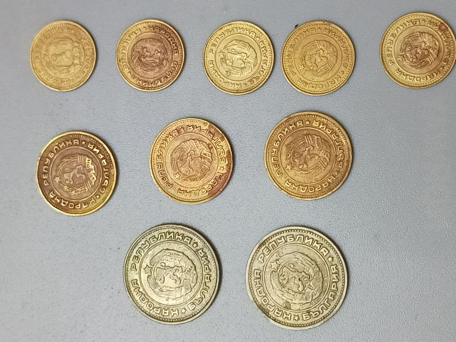 Продавам старинни монети