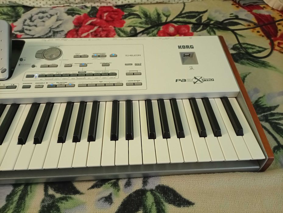 Vând Korg PA2x Pro
