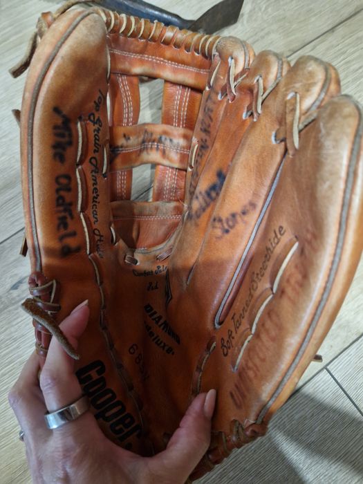 Vand manusi de baseball