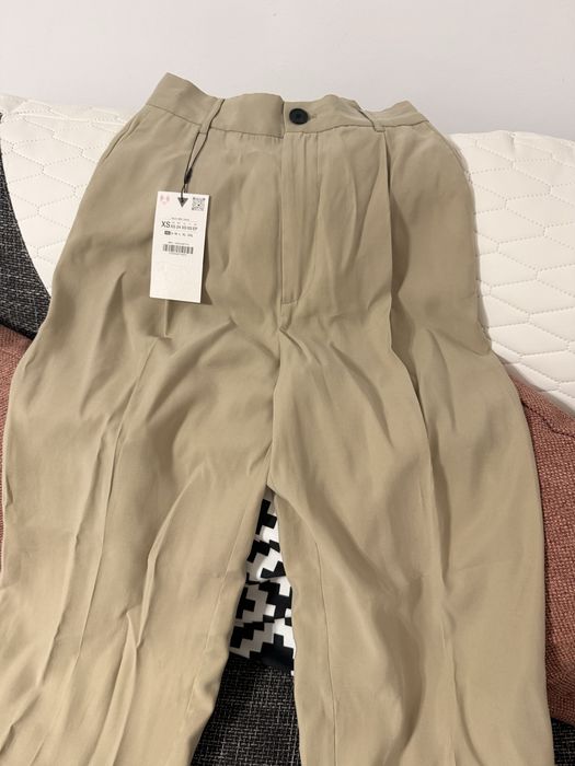 Pantaloni Zara, material lejer