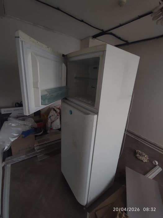 подержанный холодильник «Аристон»