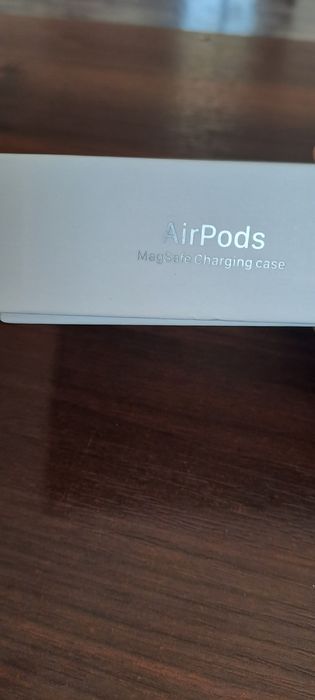 Продам AirPods новые