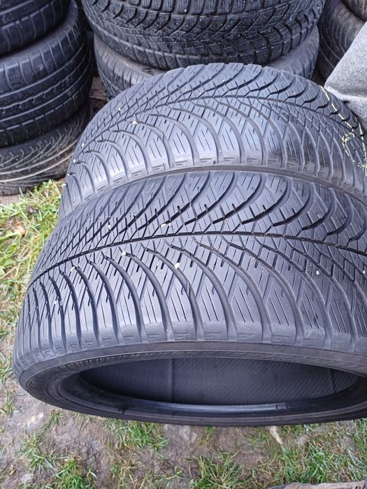 Vând 2 anvelope de iarna 225 45 r17 YOKOHAMA foarte bune